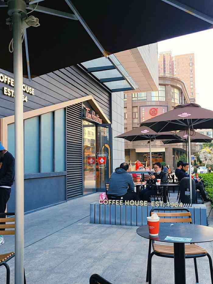 位于体育馆附近的一个商场叫南洋1931广场店铺就在商场1楼很好找哦