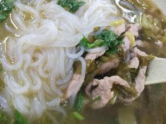 酸菜肉丝米线-杭州小笼包(朗姿大厦店)