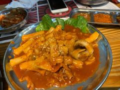 海鲜炒年糕-青瓦炭韩潮烤肉(花园道店)