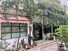 -彳亍咖啡·这里(水湾路店)