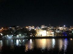 -Lake Shore Hotel & Restaurant
