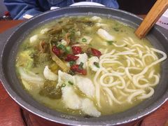 石锅酸菜鱼-周鱼小馆石锅酸菜鱼(活力汇店)