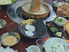 -洞庭洲·防空洞火锅·铜锅涮肉·烧烤(新百广场店)