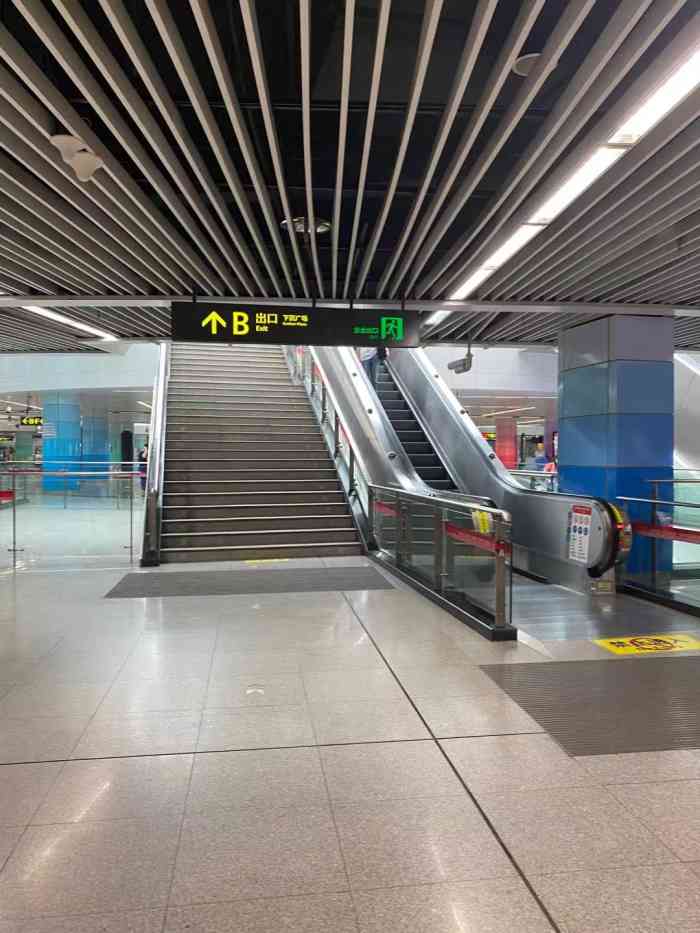 01成都地铁探路166266号线天府广场站