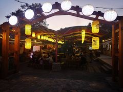 -百里峡七彩艺术小镇