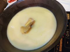 -鲜入围煮花胶鸡海鲜火锅
