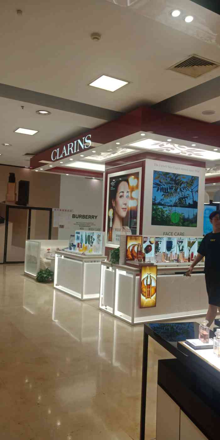 法国娇韵诗(银泰店)-"中了娇韵诗淡斑小瓷瓶的小样,去拿的时候店.