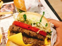 -The Habit Burger Grill 哈比特汉堡(爱琴海店)