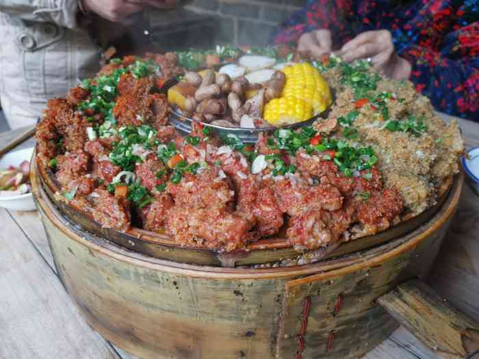 叠翠园特色中餐-"朋友带去的,开车到了崇州地界,饭点时外面.