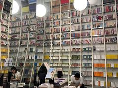 -钟书阁(松江泰晤士小镇店)