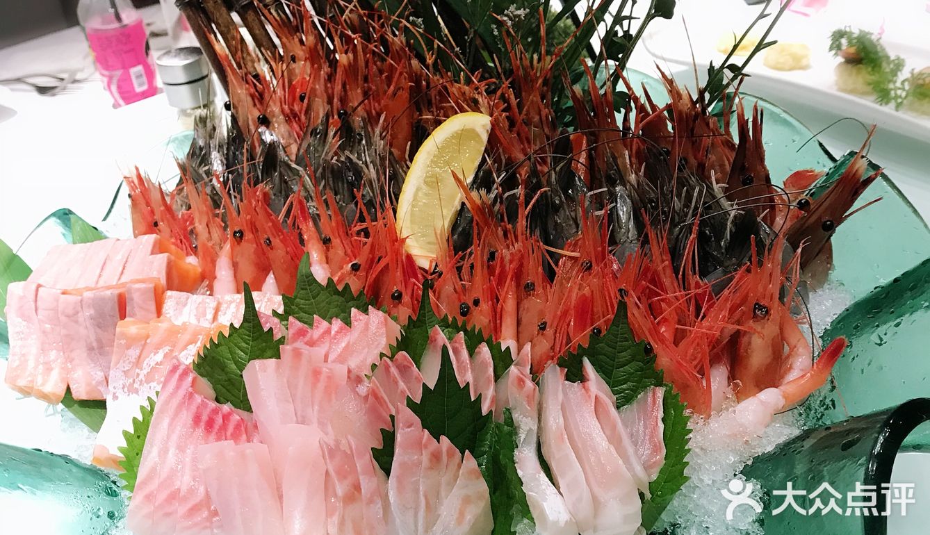 我们坐的是房间,有个姐姐专门负责招待