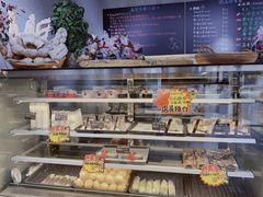 面包甜点陈列柜-啊噗吐呦现场烘焙(麦凯乐店)