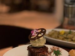 核桃布朗尼配新西兰TipTop焦糖味雪糕-Bistro 63 创意融合料理(广粤天地店)
