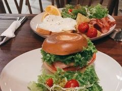 牛油果鸡肉贝果-VESH COFFEE(定西路店)