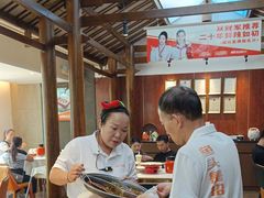 -阿瓦山寨·湘菜现炒·剁椒鱼头王(咸阳总店)