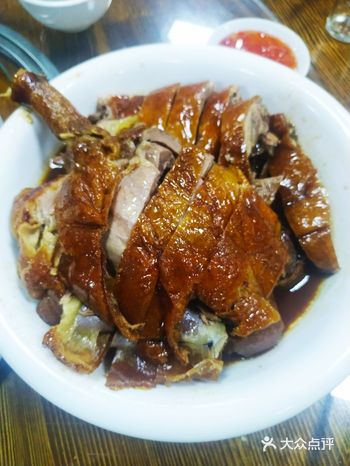 店名是聚福缘 地址文昌市锦山镇锦北路锦友红木城斜对面