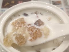 冰糖雪耳桃胶奶-广信牛奶甜品世家(台东店)