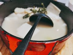 酸汤煮嫩滑鱼片-小大董·烤鸭(观景餐厅·南京西路店)