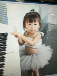 -现代经典婚纱摄影
