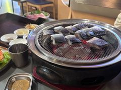 -围炉肉舍•炭烤活鳗•丹东海鲜烤肉(步行街店)