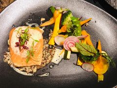 三文鱼配藜麦及手指胡萝卜-AZUL by FUEL蓝色·法式酒馆(琶醍店)