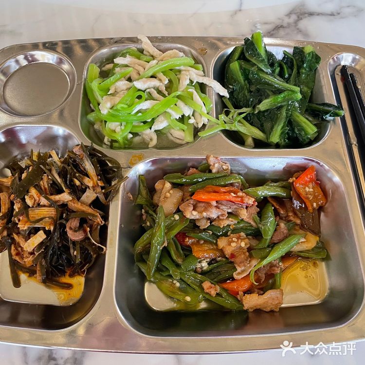 接受现实的安排，勇敢和生活一起走