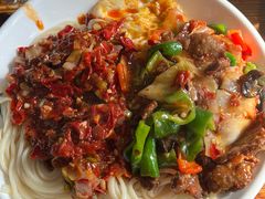 -歹歹的加个面过油肉拌面