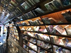 -钟书阁(珍园店)