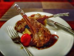 香草羊排配时蔬红酒汁-马勒别墅·中餐厅