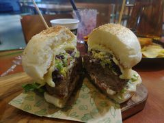 超厚芝士牛肉汉堡-魏斯理汉堡(西安沣东吾悦店)