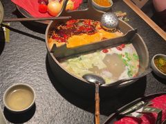 -三出山火锅(南京万象天地店)