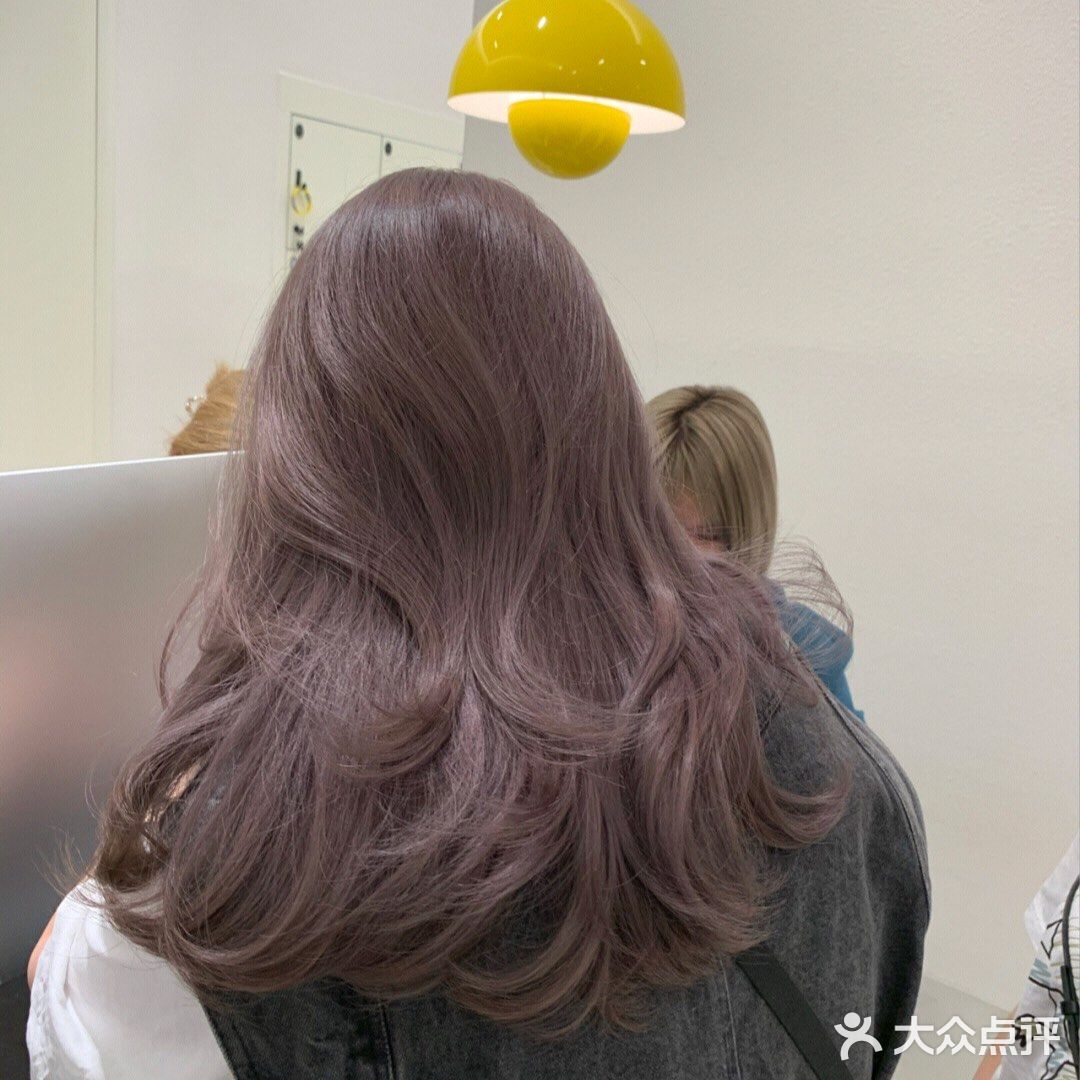 超级温柔的韩系发色素，颜也超级显白。Nice。