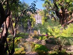 -Chom Cafe and Restaurant