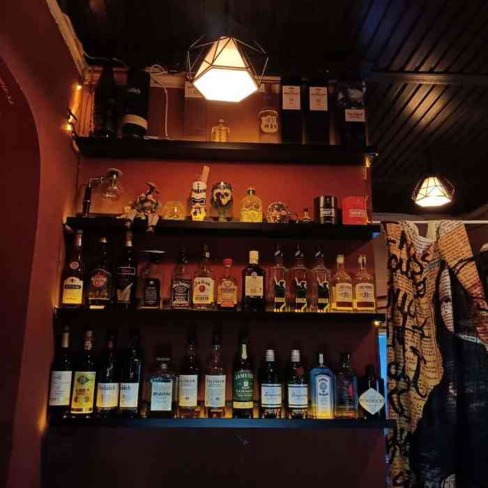 老友记酒吧friends bar-"酒味很猎奇,拍照特别好看的暗门酒吧又是.