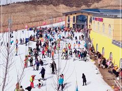 -采薇庄园四季滑雪场
