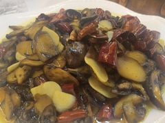 -菌海森林·非遗野生菌火锅(西山区滇池路摩根道店)