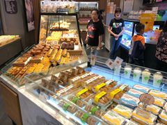 面包甜点陈列柜-爱达乐面包生日蛋糕(华油路店)
