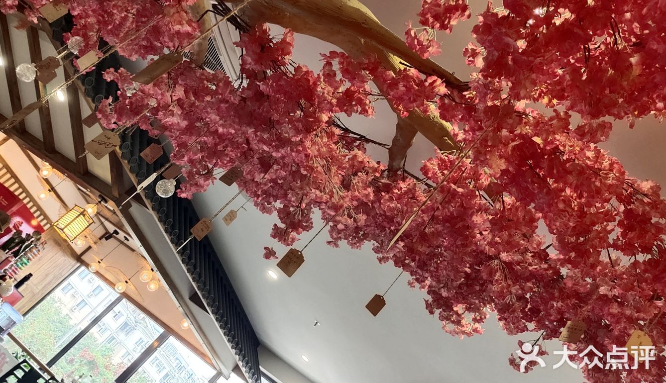服务也不错，服务员也会帮忙烤，告知怎么烤
