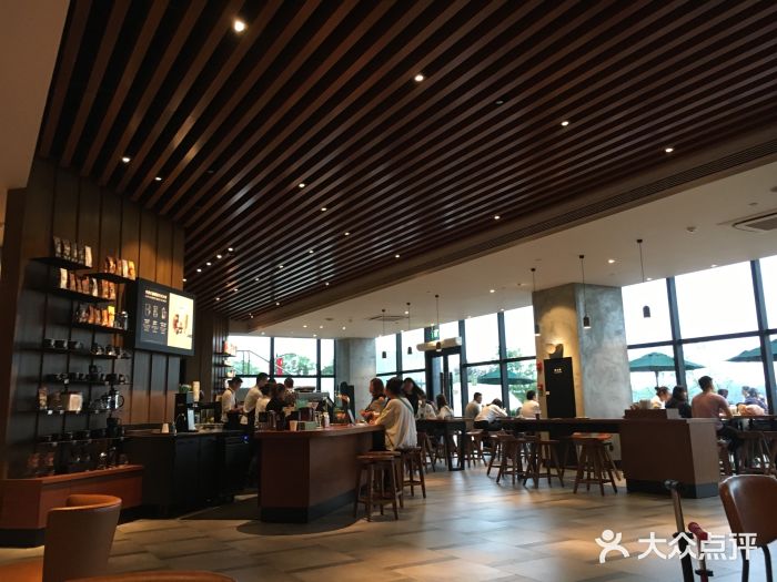 星巴克臻选(成都宽窄巷子店)大堂图片