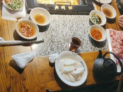 -老牌坊云南鱼豆花火锅(哈西万达店)