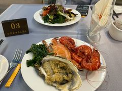 -黄金海景西餐厅·三文鱼·牛扒云顶旋转自助餐