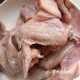 色香味俱全的鸡翅，吃在嘴里，甜在心里