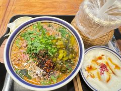 -云阿蛮云南生烫牛肉米线(奉贤路店)