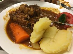 焖牛尾-船屋葡国餐厅