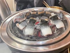 -围炉肉舍•炭烤活鳗•丹东海鲜烤肉(步行街店)