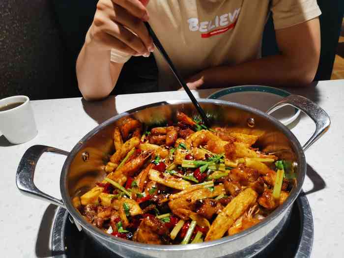 鸡公虾哺(乐尚广场店)-"中午和朋友一起来到这家店用餐,店铺环境不.