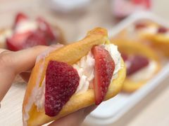 草莓抱抱卷-TOUCH泰奇(宝杨宝龙广场店)
