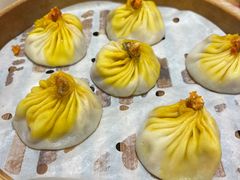 手拆蟹黄金蟹粉小笼包-苏小柳点心·手作小笼包(虹桥天地分院)