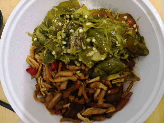 霸蛮·擂椒拌饭(涉外店)-"擂辣椒皮蛋,擂辣椒腊肠,经常点点两个菜,.