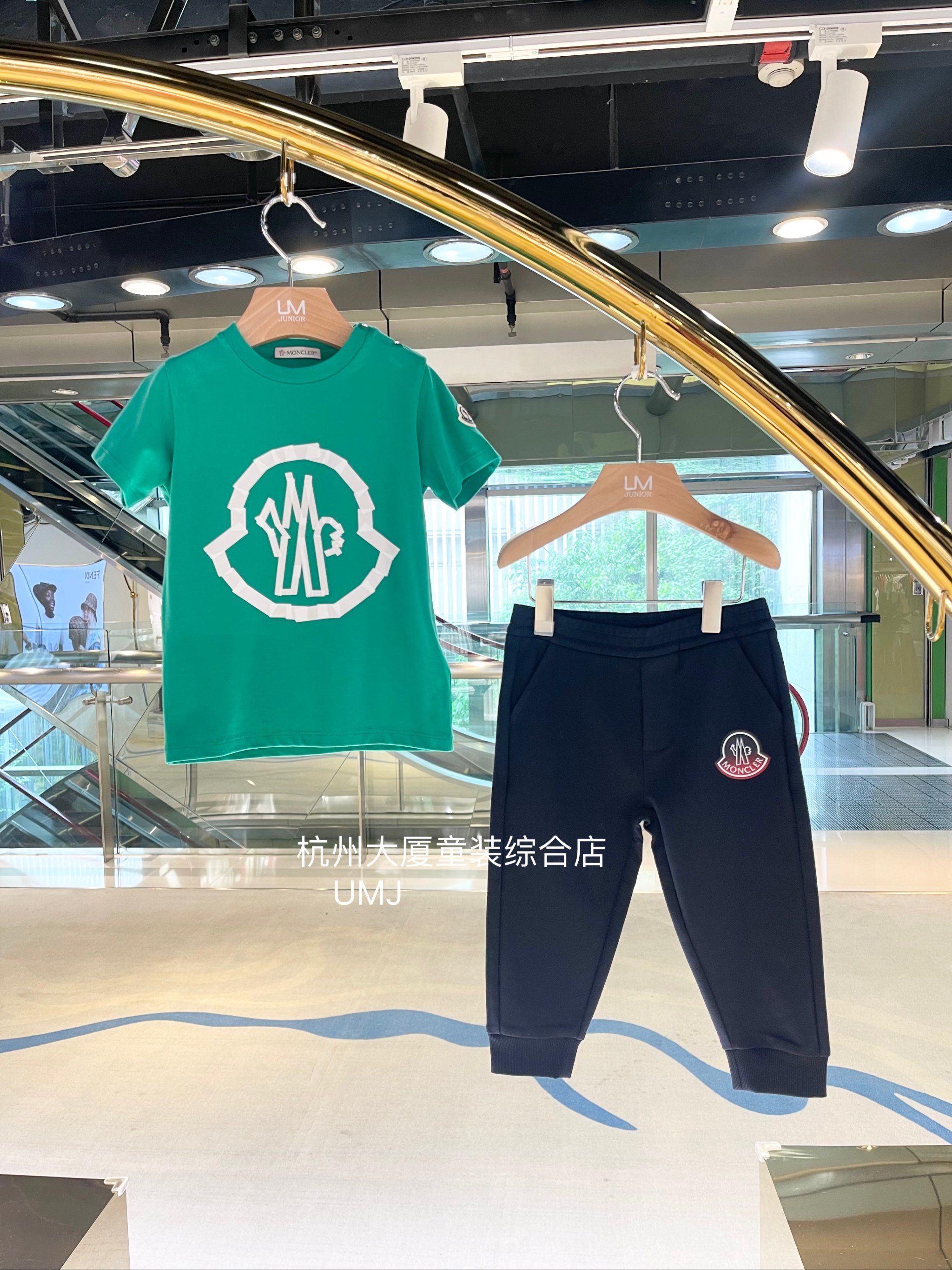 moncler童装夏款
尺码80-1